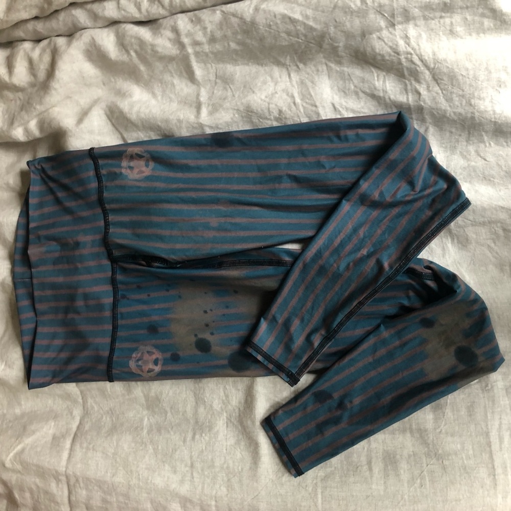 Teeki leggings size small. Basically brand new :)